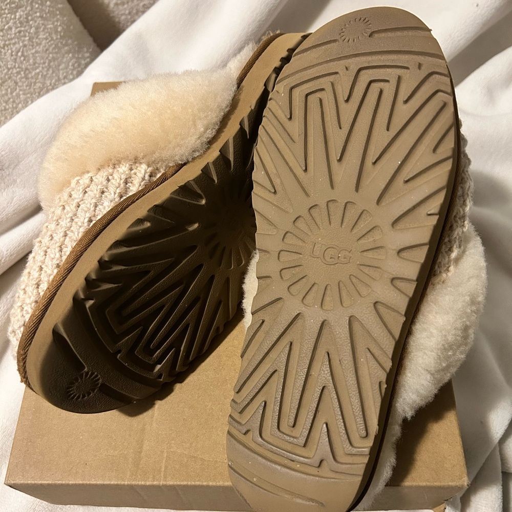 UGG - Picture 8 of 8